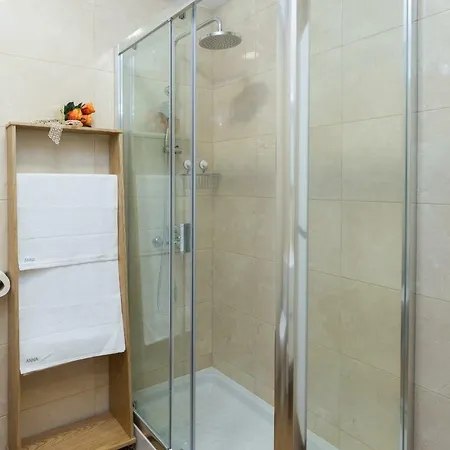 Host Wise - Annas Flats Ii *