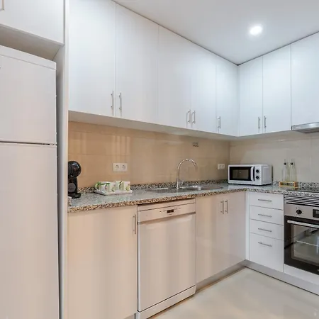 Host Wise - Lovely Flat With Charming Terrace *