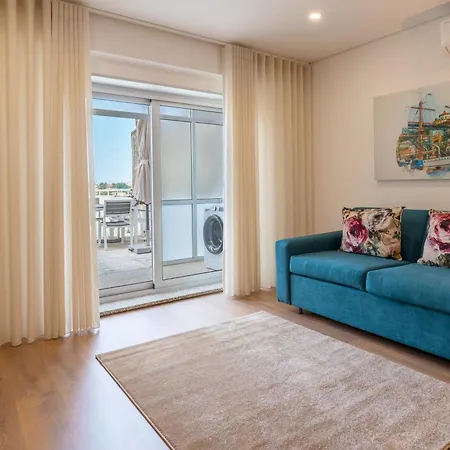 Host Wise - Lovely Flat With Charming Terrace Apartment