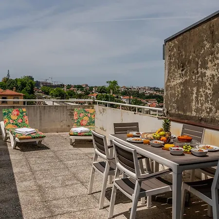 Host Wise - Lovely Flat With Charming Terrace Apartment *
