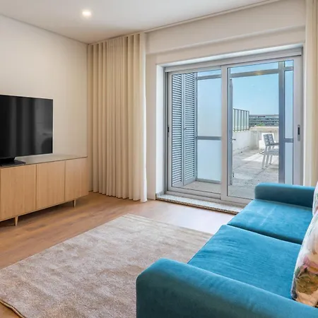 Host Wise - Lovely Flat With Charming Terrace Apartment *
