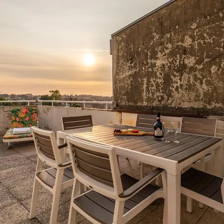 Apartment Host Wise - Lovely Flat With Charming Terrace