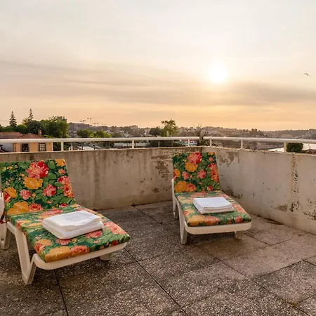 Host Wise - Lovely Flat With Charming Terrace Apartment *