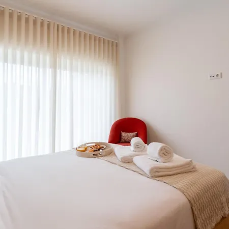 Host Wise - Lovely Flat With Charming Terrace Apartment