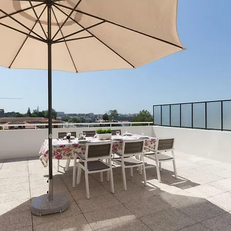 Host Wise - Lovely Flat With Charming Terrace Apartment *