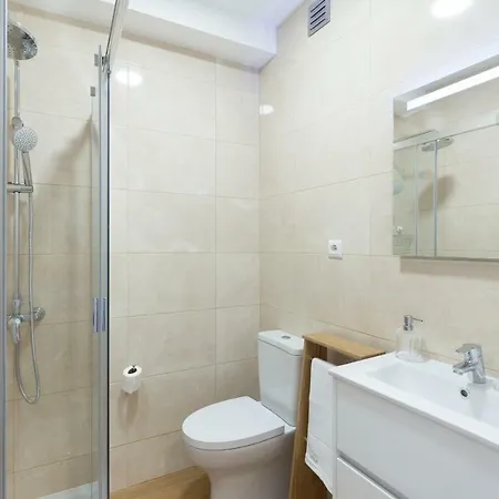 Host Wise - Annas Flats Ii *