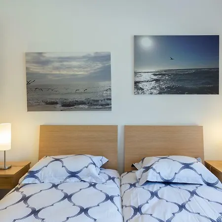 Host Wise - Lovely Flat With Charming Terrace Apartment